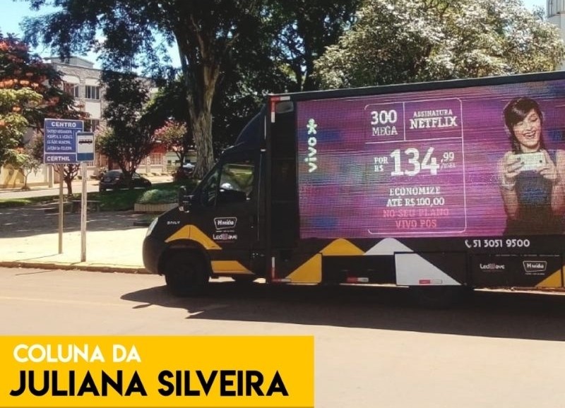 Pessoas paradas, mídia móvel… Faz sentido?